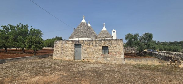 negozio in vendita ad Ostuni in zona Ramunno Secondo
