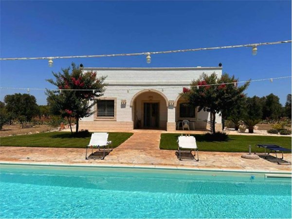 casa indipendente in vendita ad Ostuni in zona Ramunno Secondo