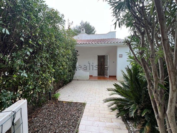 casa indipendente in vendita ad Ostuni in zona Rosa Marina