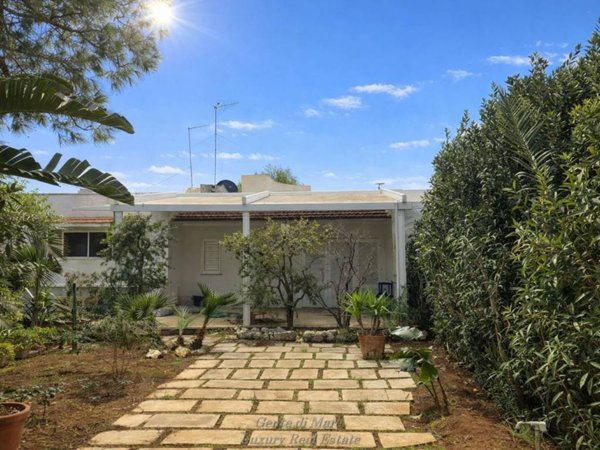 casa indipendente in vendita ad Ostuni in zona Rosa Marina