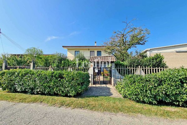 casa indipendente in vendita ad Ostuni in zona Villanova