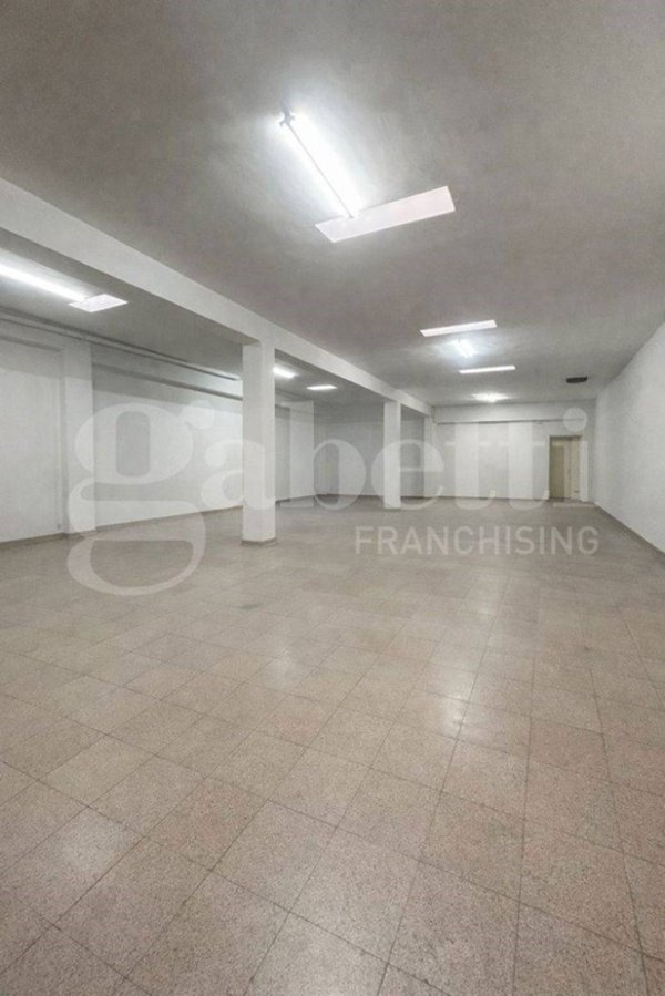 negozio in vendita ad Ostuni