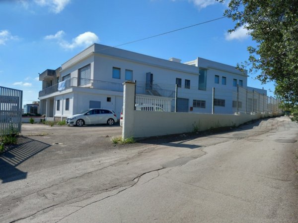 locale commerciale in vendita ad Ostuni