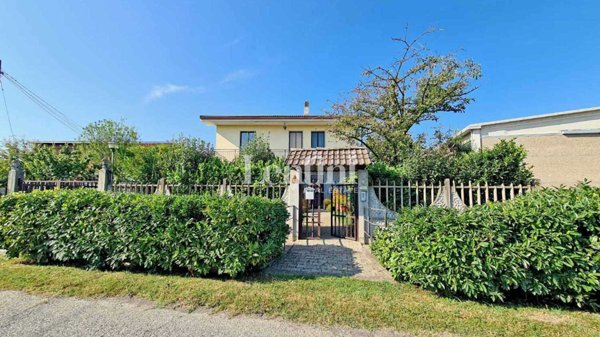 casa indipendente in vendita ad Ostuni in zona Villanova