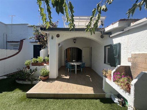 casa indipendente in vendita ad Ostuni in zona Rosa Marina