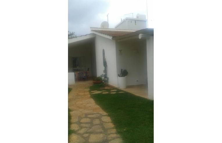 casa indipendente in vendita ad Ostuni in zona Rosa Marina