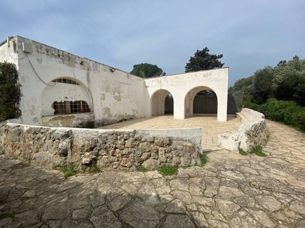 negozio in vendita ad Ostuni in zona Rosa Marina