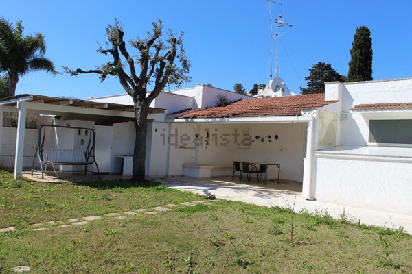 casa indipendente in vendita ad Ostuni in zona Rosa Marina