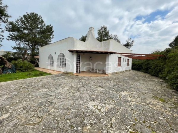casa indipendente in vendita ad Ostuni in zona Rosa Marina