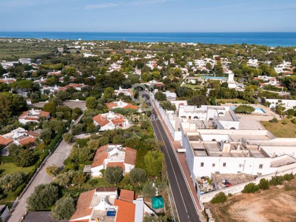 casa indipendente in vendita ad Ostuni in zona Rosa Marina