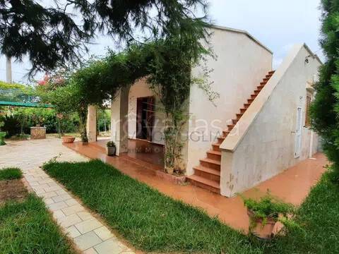 casa indipendente in vendita ad Ostuni in zona Pilone