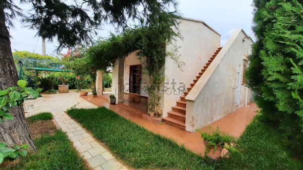 casa indipendente in vendita ad Ostuni in zona Pilone