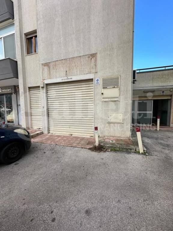 negozio in vendita ad Ostuni