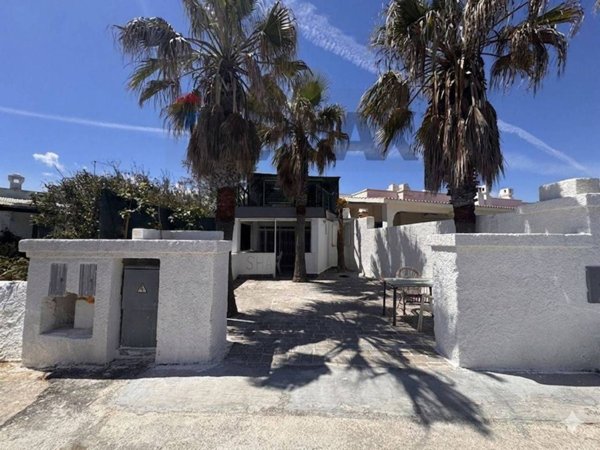 casa indipendente in vendita ad Ostuni in zona Rosa Marina