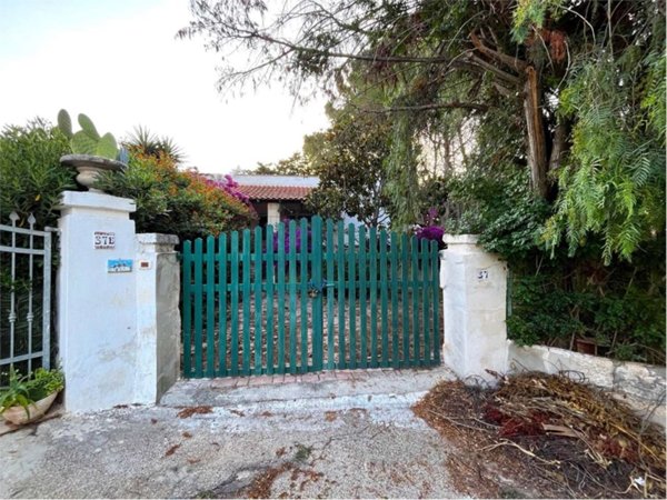 casa indipendente in vendita ad Ostuni in zona Rosa Marina