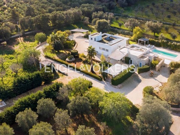 casa indipendente in vendita ad Ostuni in zona Ramunno Secondo