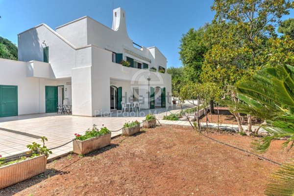 casa indipendente in vendita ad Ostuni in zona Rosa Marina