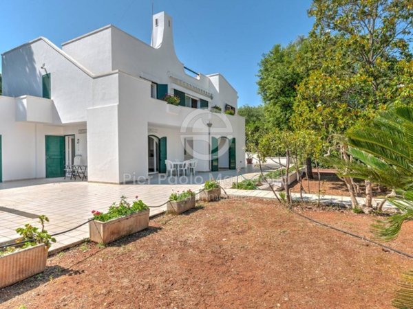 casa indipendente in vendita ad Ostuni in zona Rosa Marina
