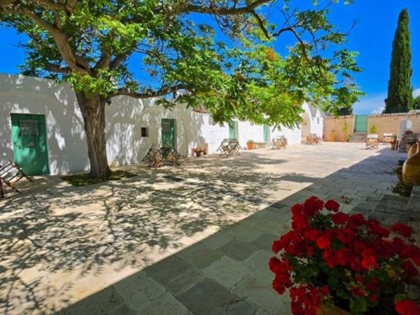 negozio in vendita ad Ostuni in zona Ramunno Secondo