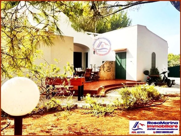 casa indipendente in vendita ad Ostuni in zona Rosa Marina