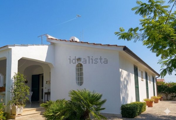 casa indipendente in vendita ad Ostuni in zona Rosa Marina