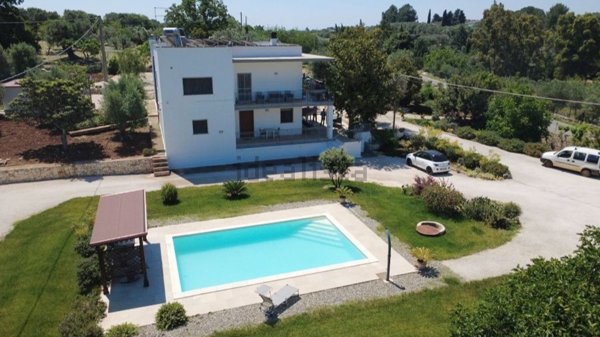 casa indipendente in vendita ad Ostuni in zona Ramunno Secondo