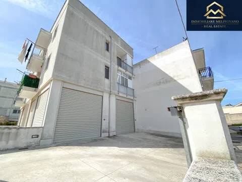 negozio in vendita ad Ostuni in zona Ramunno Secondo