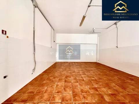negozio in vendita ad Ostuni in zona Ramunno Secondo