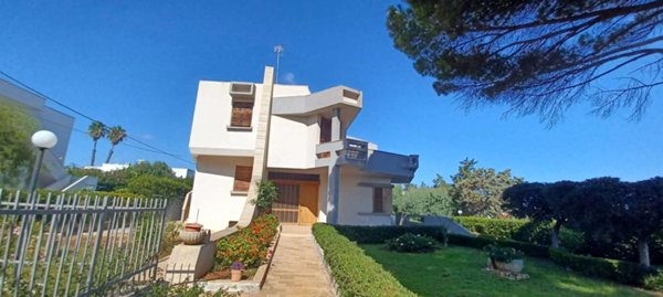 casa indipendente in vendita ad Ostuni in zona Pilone