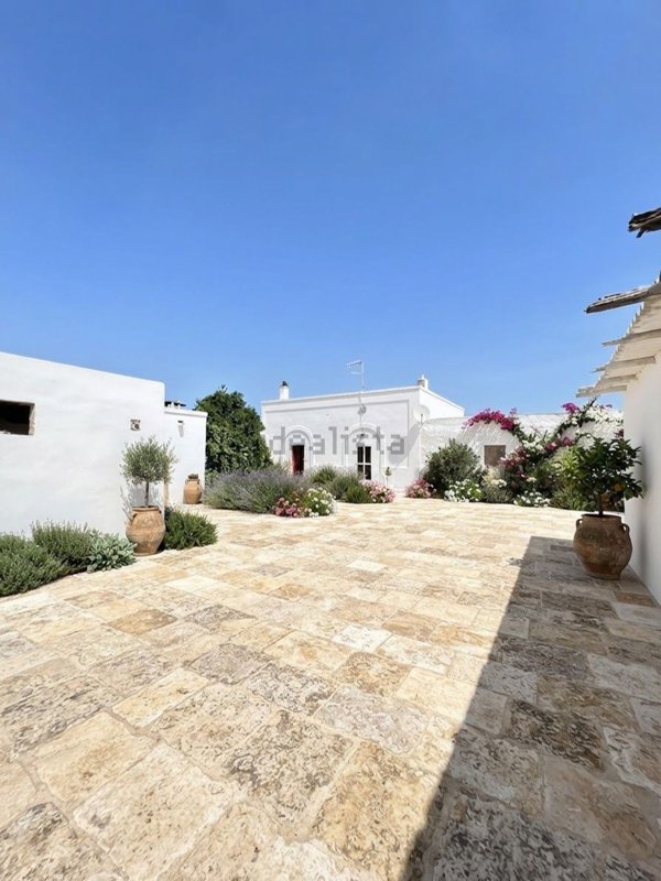 casa indipendente in vendita ad Ostuni in zona Ramunno Secondo