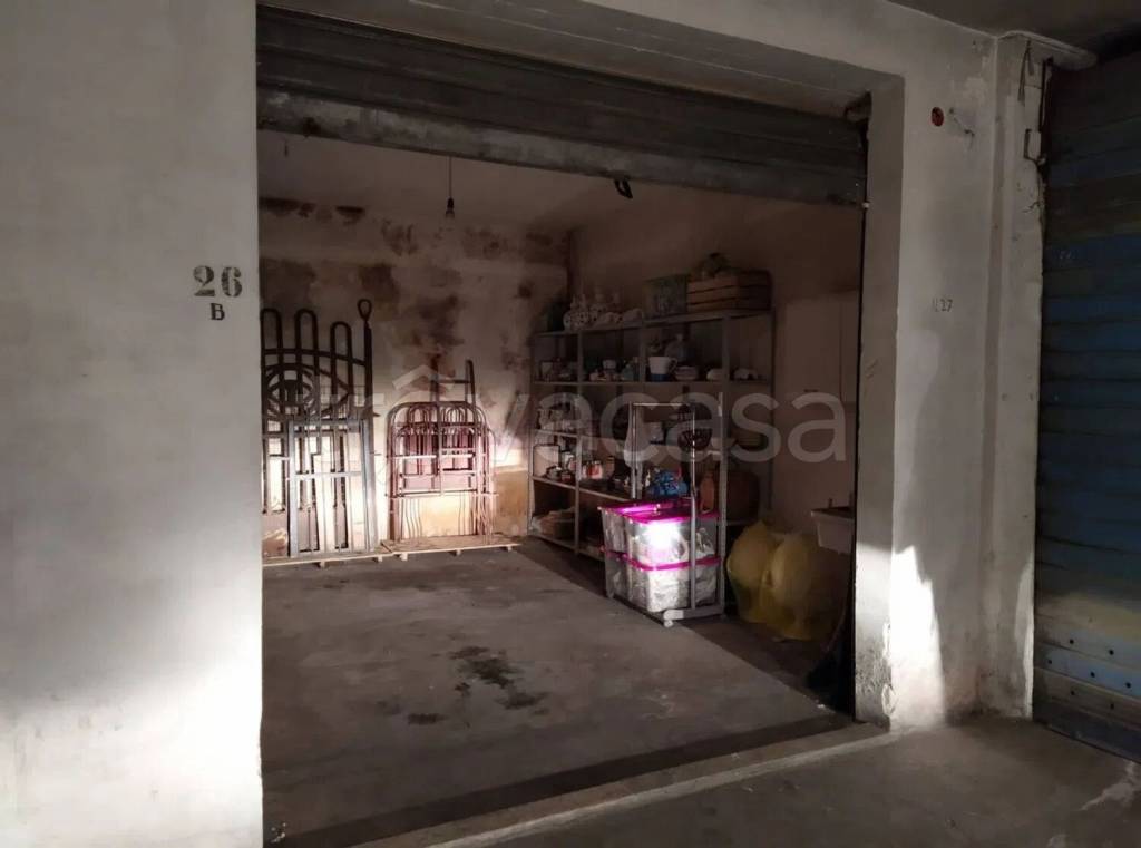 box auto in vendita ad Ostuni
