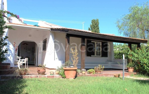 casa indipendente in vendita ad Ostuni in zona Rosa Marina