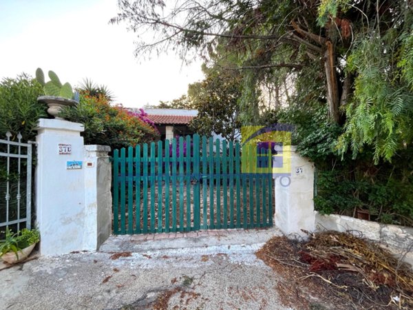 casa indipendente in vendita ad Ostuni in zona Rosa Marina