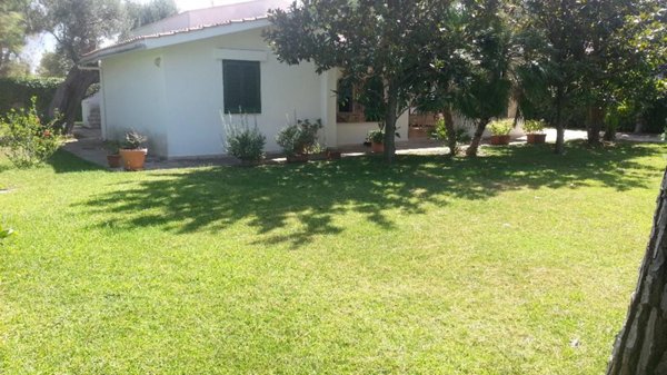 casa indipendente in vendita ad Ostuni in zona Rosa Marina