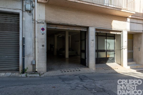 box auto in vendita ad Ostuni
