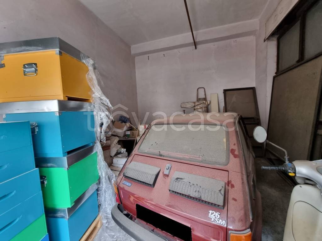 box auto in vendita ad Ostuni