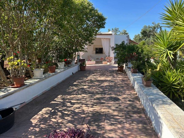 casa indipendente in vendita ad Ostuni in zona Villanova