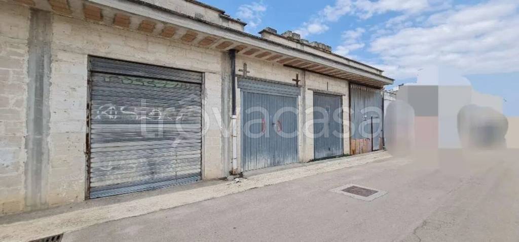 locale di sgombero in vendita a San Donaci