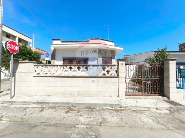 casa indipendente in vendita a San Pietro Vernotico in zona Campo di Mare
