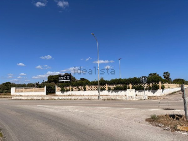 locale commerciale in vendita a San Pietro Vernotico in zona Campo di Mare