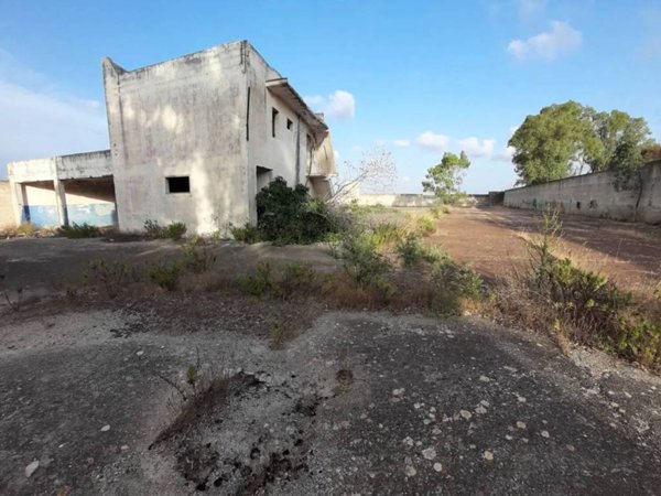 intera palazzina in vendita a San Pietro Vernotico