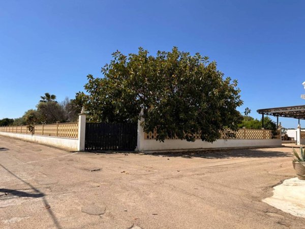 negozio in vendita a San Pietro Vernotico in zona Campo di Mare