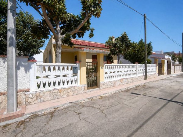 casa indipendente in vendita a San Pietro Vernotico in zona Campo di Mare