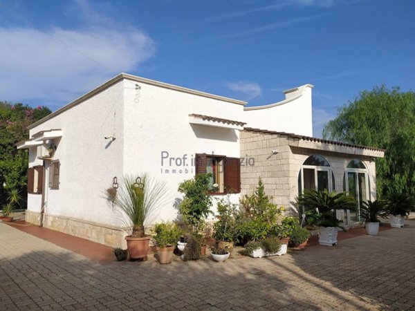 intera palazzina in vendita a San Vito dei Normanni