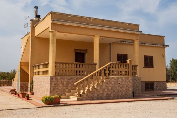 casa indipendente in vendita a San Vito dei Normanni in zona Centro Storico