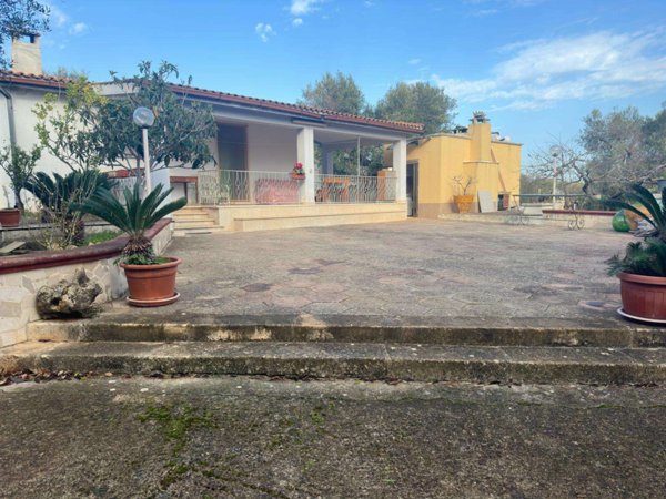 casa indipendente in vendita a San Vito dei Normanni in zona Centro Storico