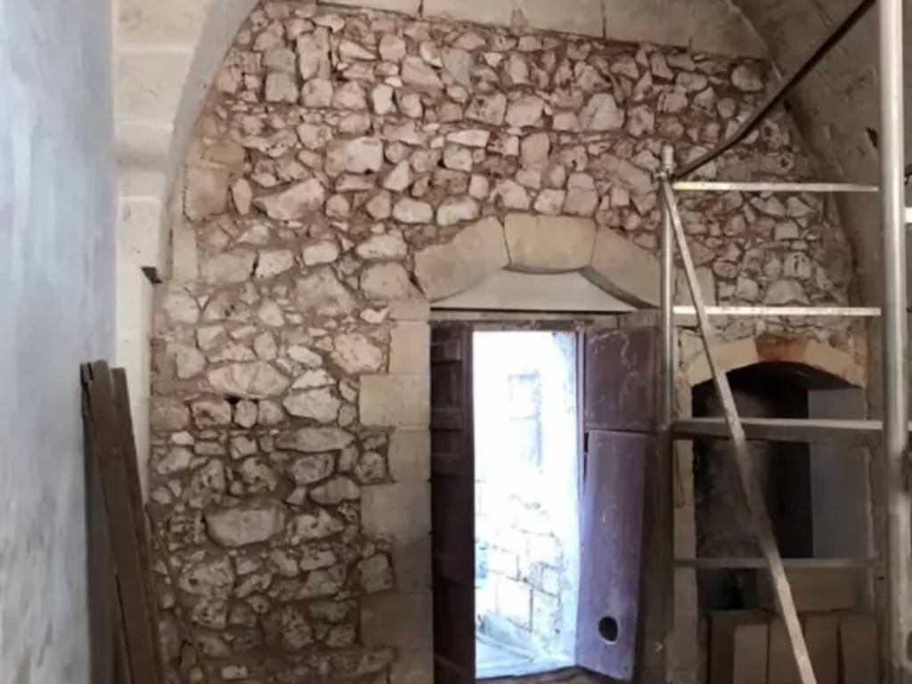 intera palazzina in vendita a San Vito dei Normanni in zona Centro Storico
