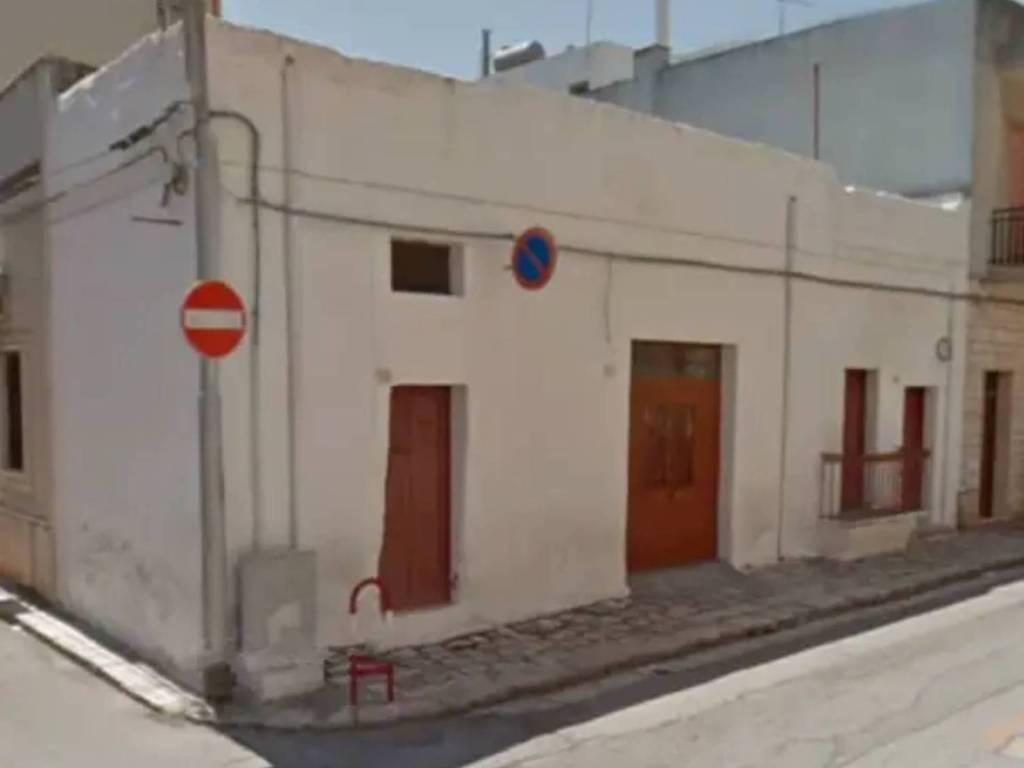 intera palazzina in vendita a San Vito dei Normanni in zona Centro Storico