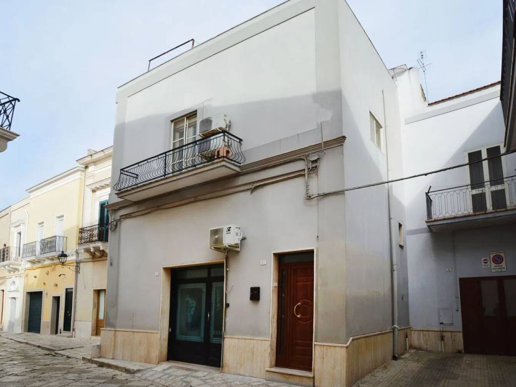 casa indipendente in vendita a San Vito dei Normanni in zona Centro Storico