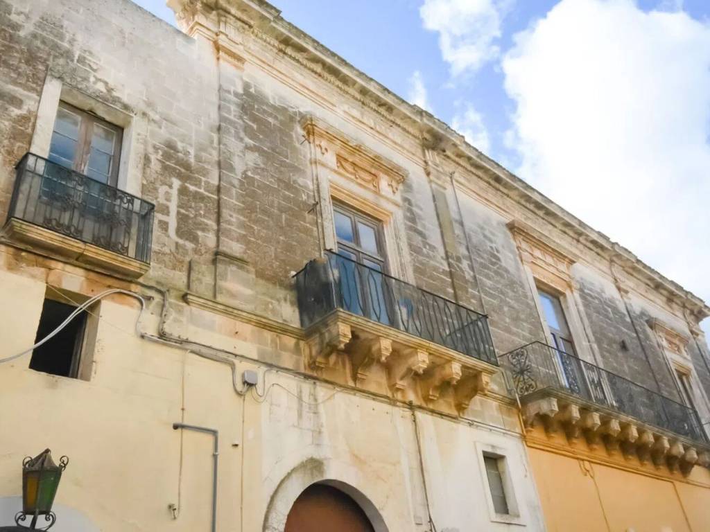 casa indipendente in vendita a San Vito dei Normanni in zona Centro Storico